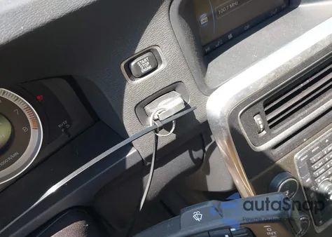 2012 Volvo S60 T5 z USA, uszkodzony, nr VIN YV1622FS1C2056475